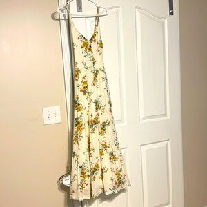 Old Navy Floral Dress. Adjustable straps. Medium. Great condition.